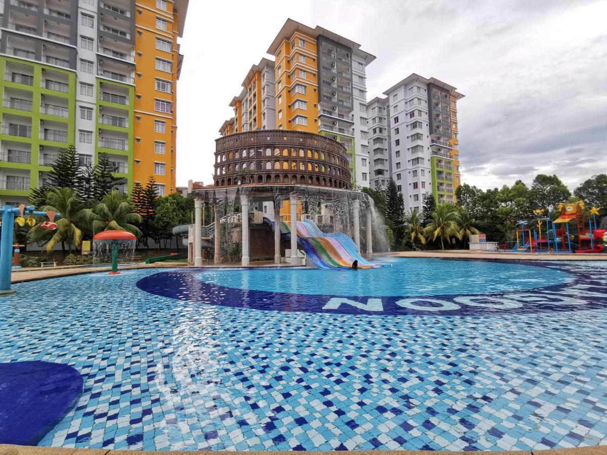 FHS Water Themepark Resort Melaka Town City Tengah Bagian luar foto
