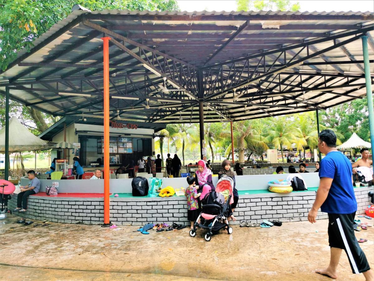 FHS Water Themepark Resort Melaka Town City Tengah Bagian luar foto