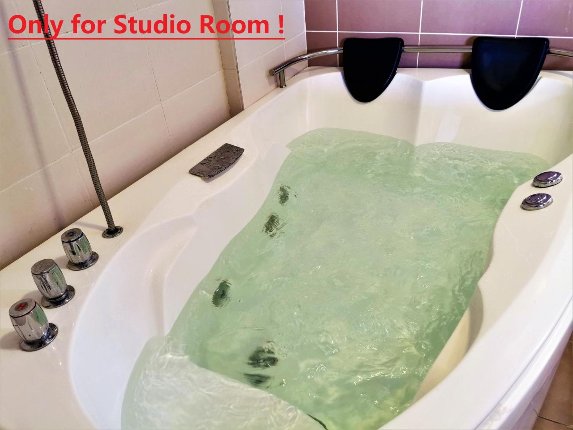 FHS Water Themepark Resort Melaka Town City Tengah Bagian luar foto